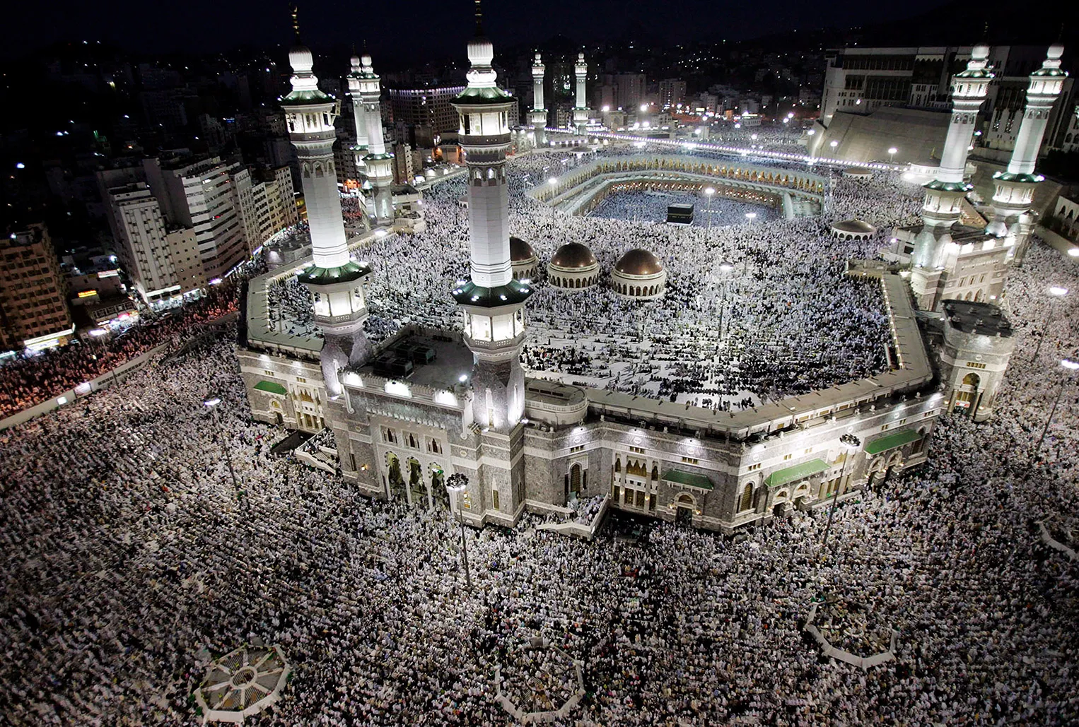 How Gifting Supports Pilgrims in Makkah and Madinah